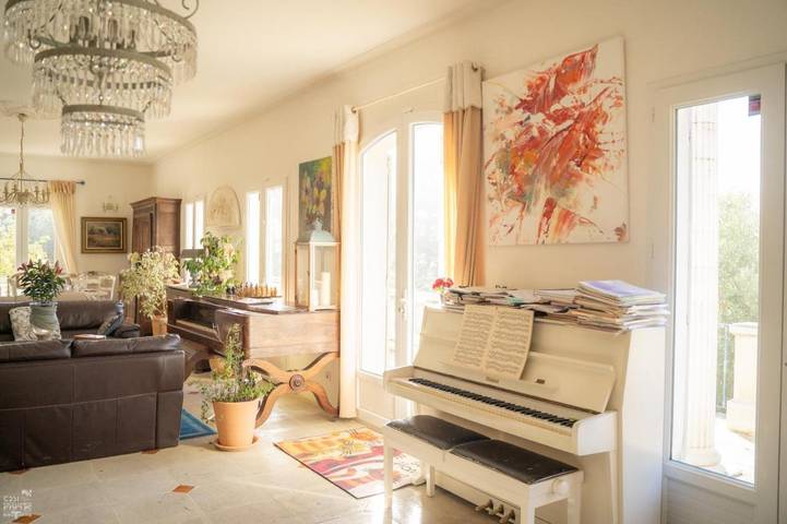 Location de vacances pour 3 personnes, avec Jacuzzi et Terrasse ainsi que Jardin et Piscine à Manosque