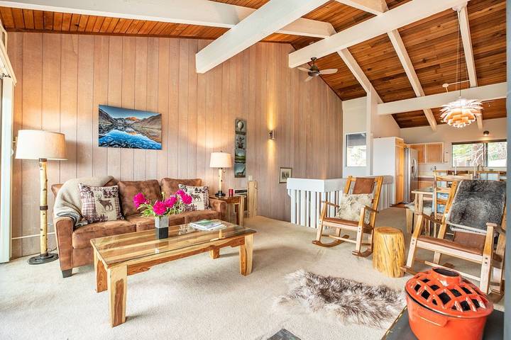 Vacation rental for 6 people, with balcony and sauna as well as hot tub in Mammoth Lakes