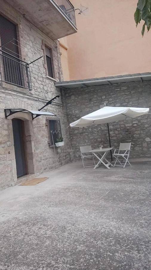 Gîte pour 4 personnes, avec terrasse ainsi que vue et jardin à Pietrelcina - 2