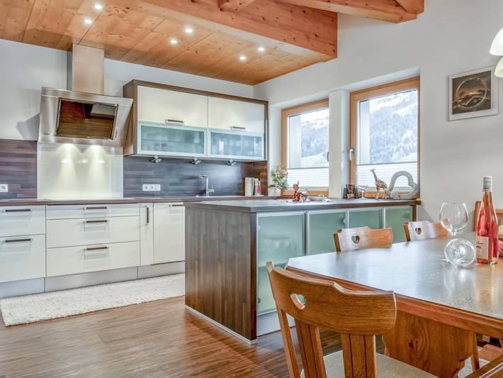 Ganze Wohnung, Idyllische Ferienwohnung, Terrasse und Bergblick in Loferer und Leoganger Steinberge, Sankt Jakob in Haus