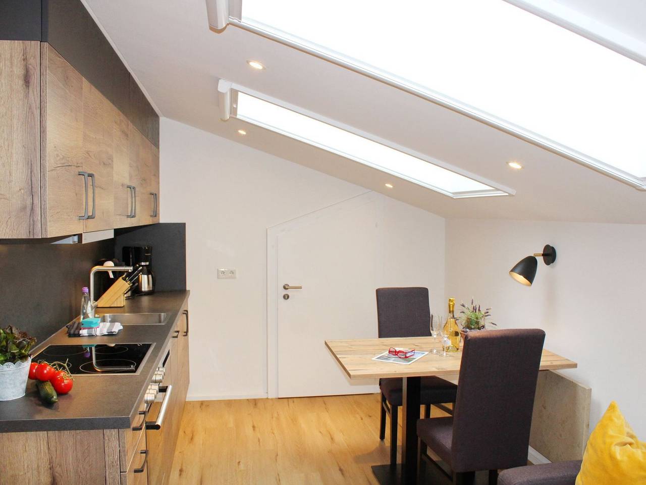 Ganze Ferienwohnung, Seethal-Chiemseestrand - Moderne Dachgeschosswohnung in Seenähe ? Übersee-Feldwies in Übersee, Chiemsee