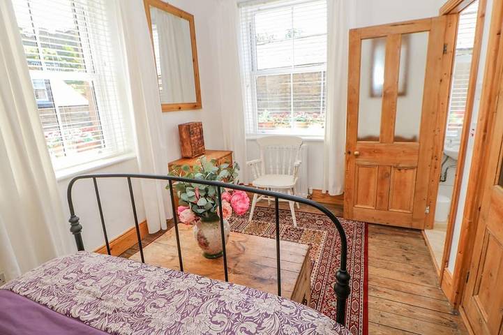 Shaftoe Mews, family friendly, with open fire in Haydon Bridge in North Pennines AONB