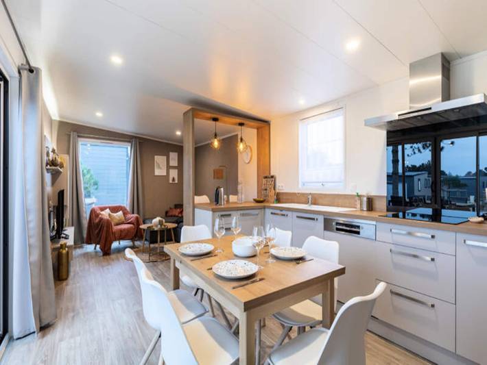 Appartement de vacances pour 6 personnes, avec piscine ainsi que terrasse et jardin