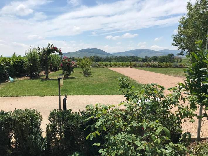 Location de vacances pour 2 personnes, avec vue ainsi que jardin et terrasse à Villié-Morgon - 2