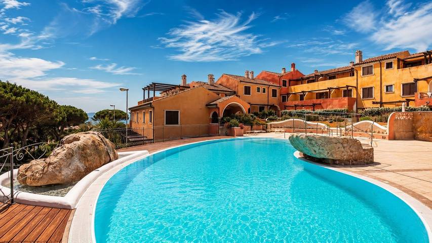 Entire apartment, Vacation Apartment "A 101 Puntavilla Mare" with Pool in Parco Nazionale dell'Arcipelago di La Maddalena, La Maddalena