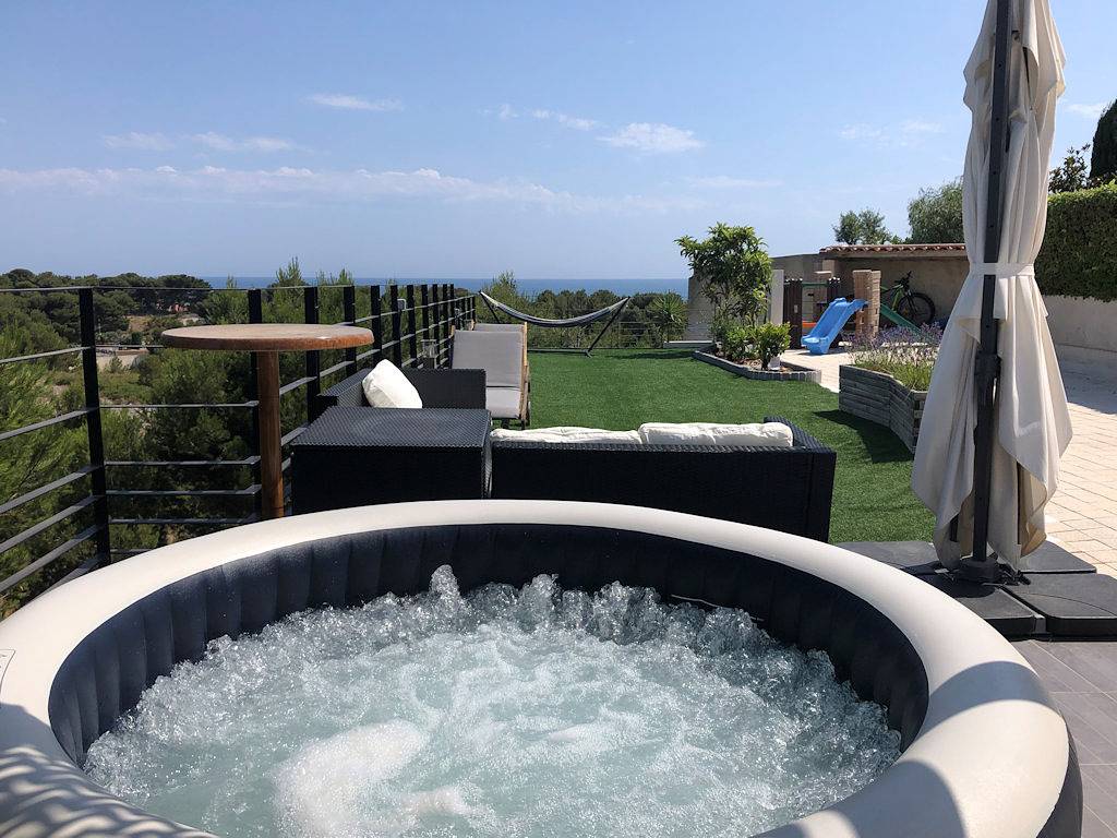 Bas de villa, Côte Bleue vue mer, piscine, jacuzzi sauna, parking in Sausset-les-Pins, Région d'Istres