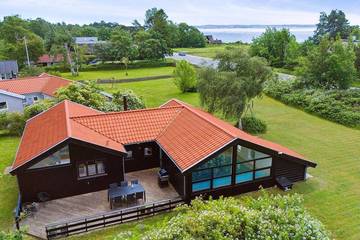 Ferienhaus für 6 Personen, mit Pool und Sauna in Lyngsbæk Strand