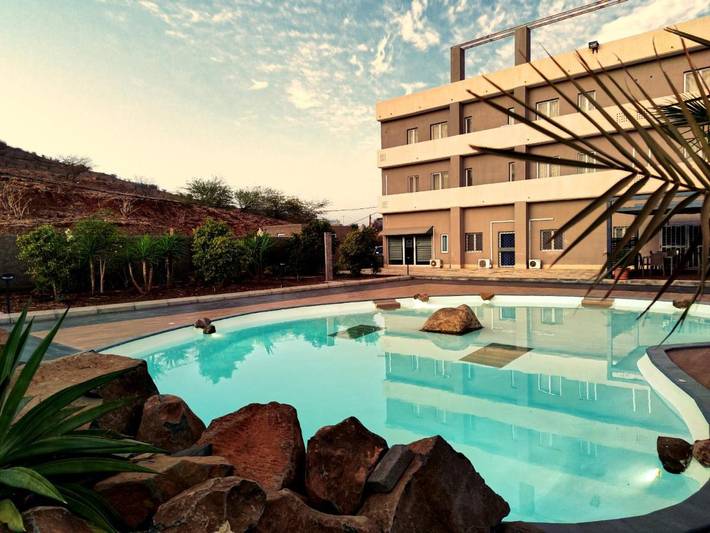 Appart’hôtel pour 4 personnes, avec piscine ainsi que jardin et vue