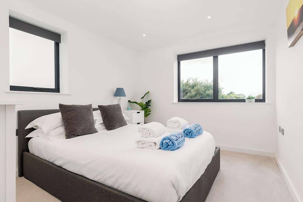 Ganze Wohnung, Rise and Shine - With a Balcony On the Seafront in Bournemouth, Südwestengland