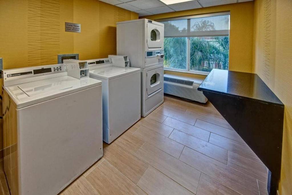 Great Location! Minutes to Universal Studios & City Walk! Pool, Free Parking! in Orlando, Orange County (FL)