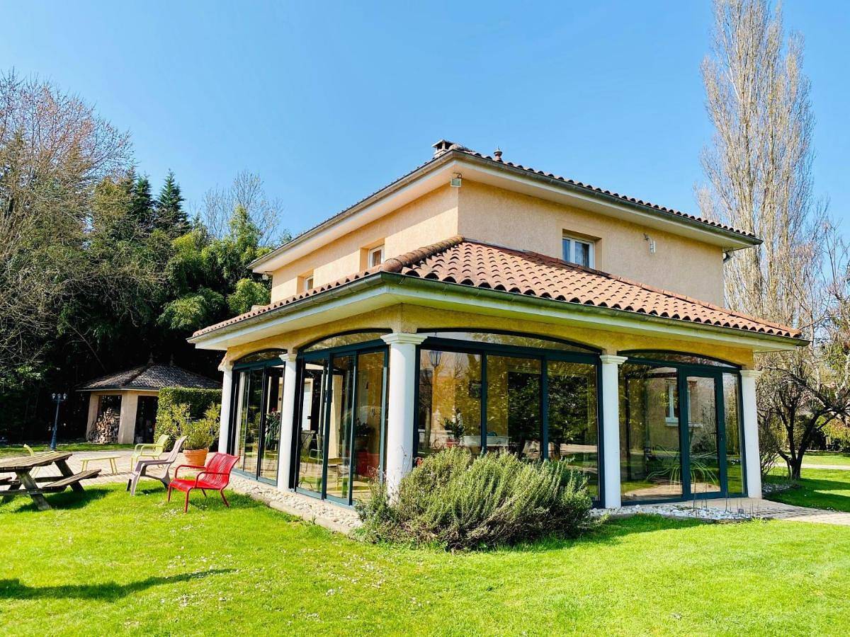 Five-Bedroom House in Vignieu, Région de La Tour-du-Pin