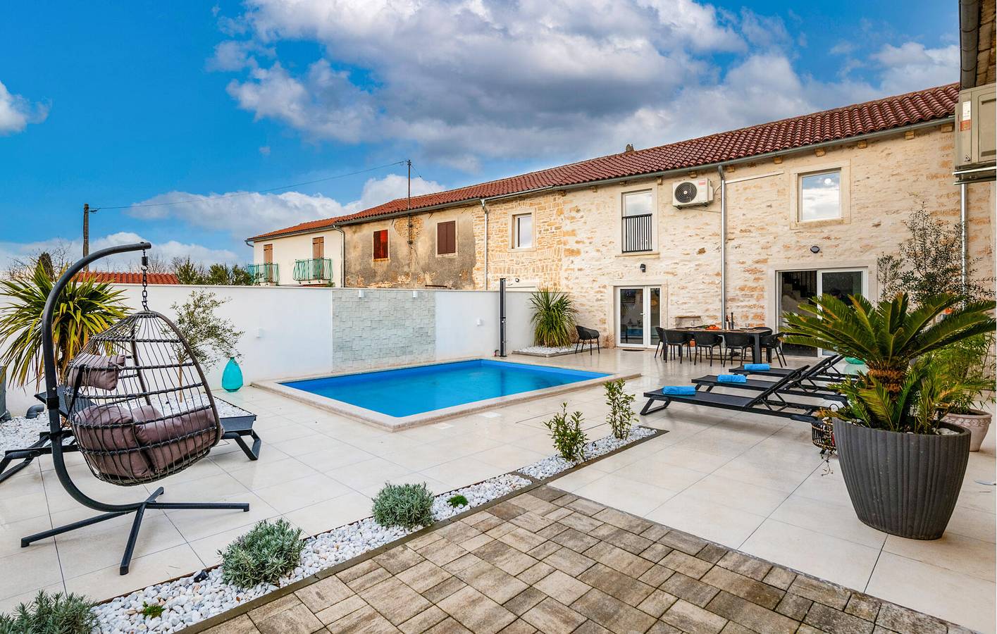 Gemütliche 100 m² große Ferienwohnung mit Pool, Terrasse und WLAN in der Nähe von Kanfanar in Žminj, Zentralistrien