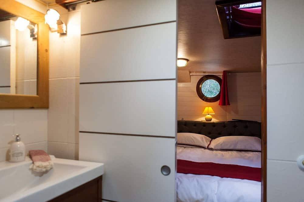 Doppelzimmer-Caravelle-Klassisch-Ensuite mit Dusche in Carcassonne, Carcassonne und Umgebung
