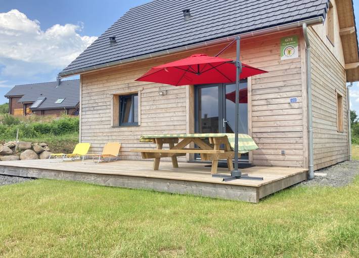 Gîte pour 5 personnes, avec terrasse ainsi que jardin et vue sur le lac à Saint-Genès-Champespe