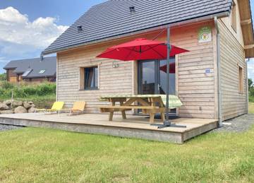 Gîte pour 5 personnes, avec vue sur le lac ainsi que terrasse et jardin à Saint-Genès-Champespe