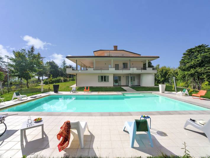 Agriturismo per 6 persone, con Giardino e Piscina a Mondaino
