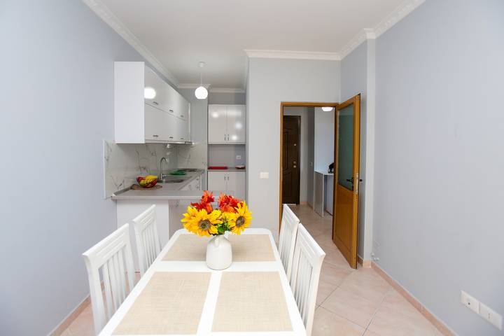 Ganze Wohnung, Ferienwohnung für 4 Personen mit Balkon in Vlorë (Stadt), Vlorë