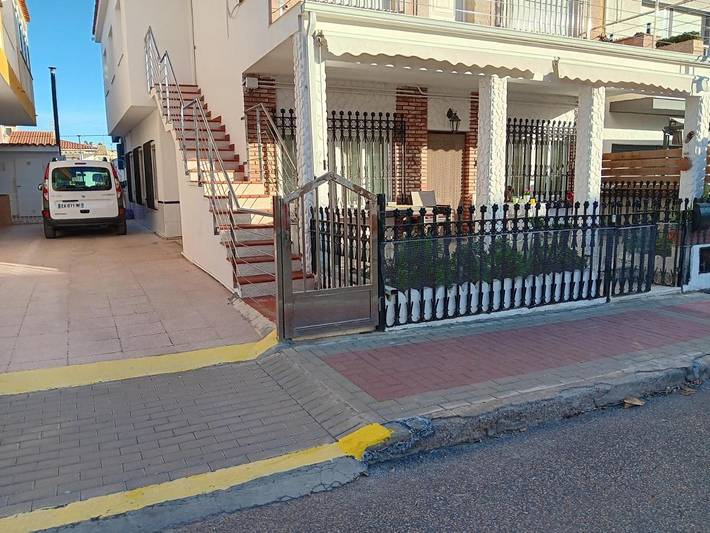 Apartamento para 4 personas, con vistas y terraza, Se admiten mascotas en Calabardina