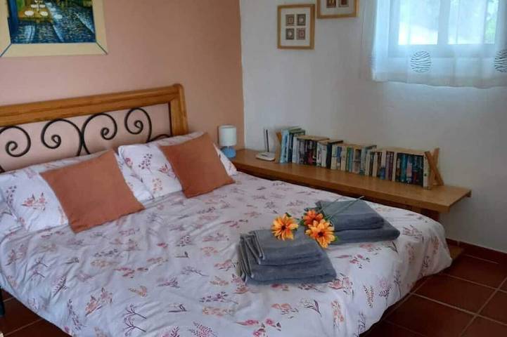 Ganze Wohnung, Great 1 Bedroom Studio with wonderful views, Swimming Pool and Jacuzzi in Comares, Cordillera Penibética