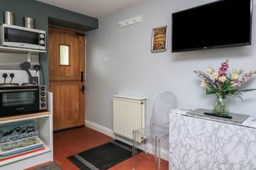 Holiday Home for 2 People in Brixham, Torbay, Photo 3