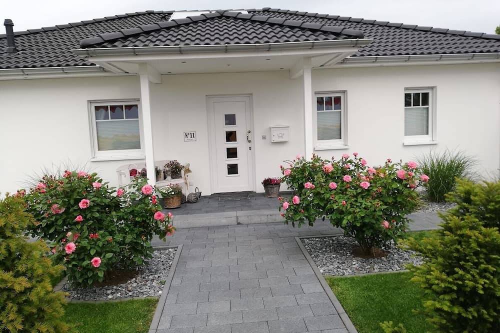 Bungalow „Haus Sonnenschein“ mit privater Terrasse, Garten und Wlan in Löhne, Nordrhein-Westfalen