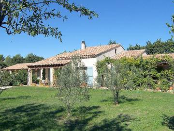 Gîte pour 6 personnes, avec jardin ainsi que terrasse et piscine à Châteaurenard