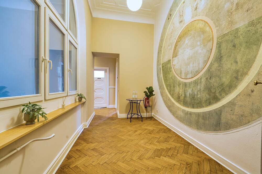 Ganze Wohnung, Family-Friendly 2Br Apartment, Bright Winter Garden, 70m to Metro, Sleeps 6 in Berlin Innenstadt, Berlin