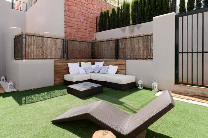 Location de vacances pour 6 personnes, avec vue ainsi que piscine et jardin à Cala Tarida - 3