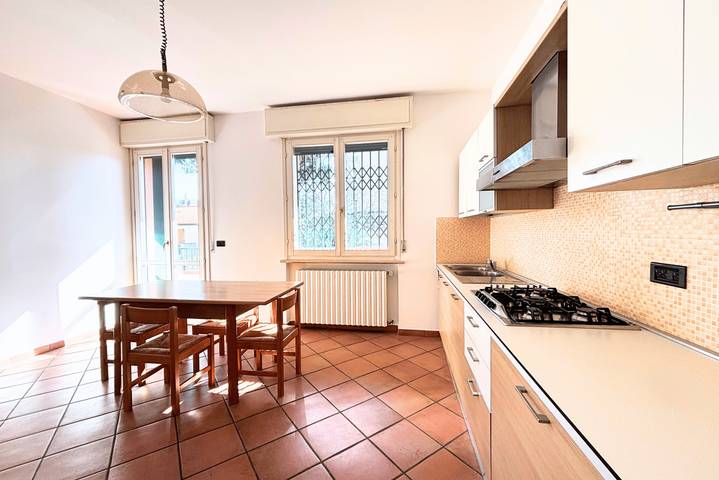Appartamento intero, Cn034 - Cesenatico, ampio trilocale con balcone a 100mt dal mare in Cesenatico, Provincia di Forlì-Cesena
