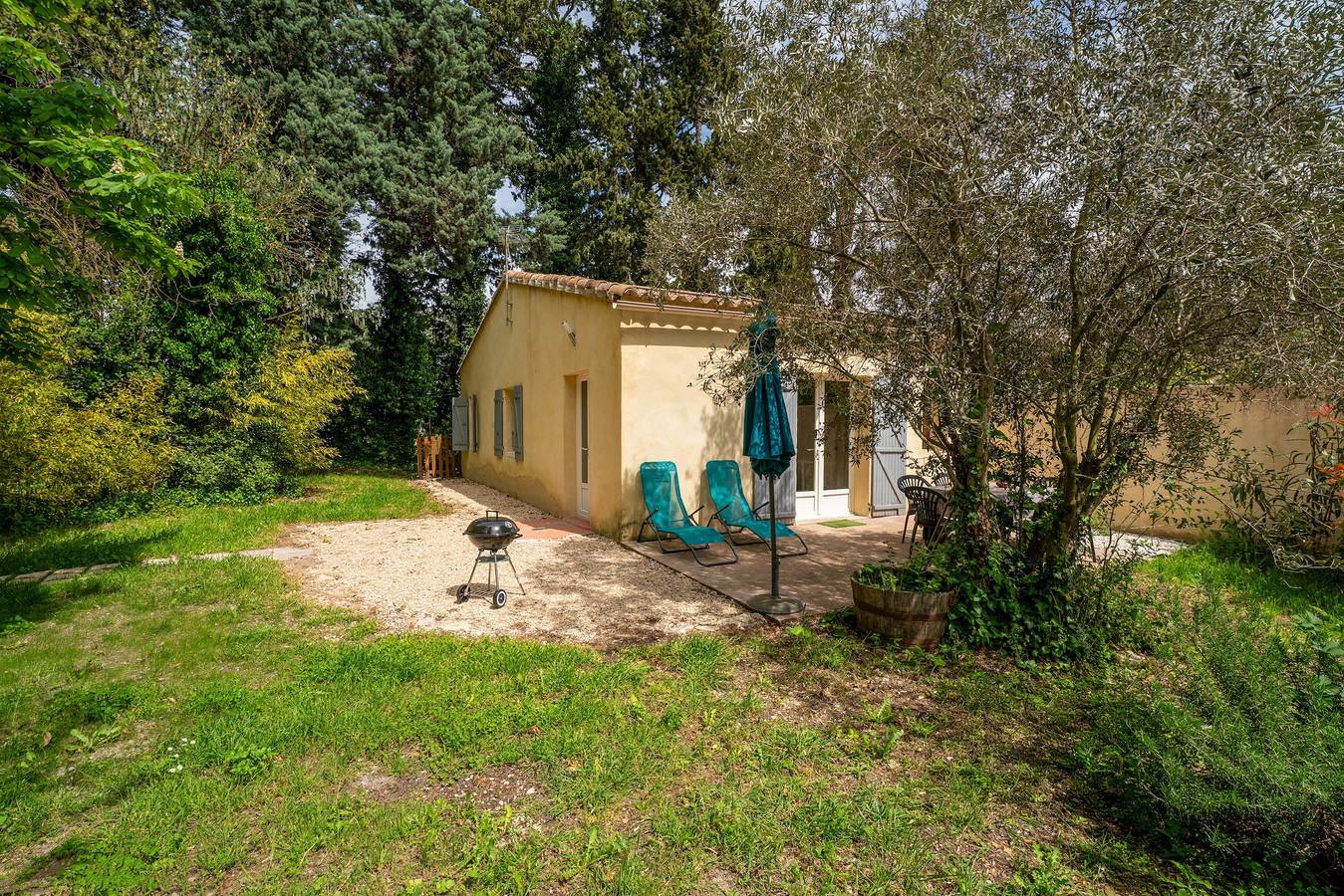 Ferienhaus 'Maisonnette' mit privater Terrasse, eigenem Garten und Wlan in Le Thor, Vaucluse