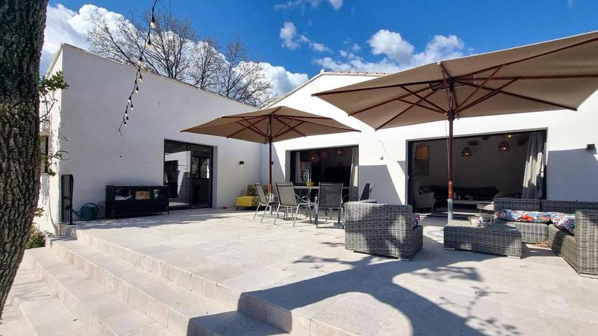 Location de vacances pour 12 personnes, avec jardin et piscine à La Môle - 2