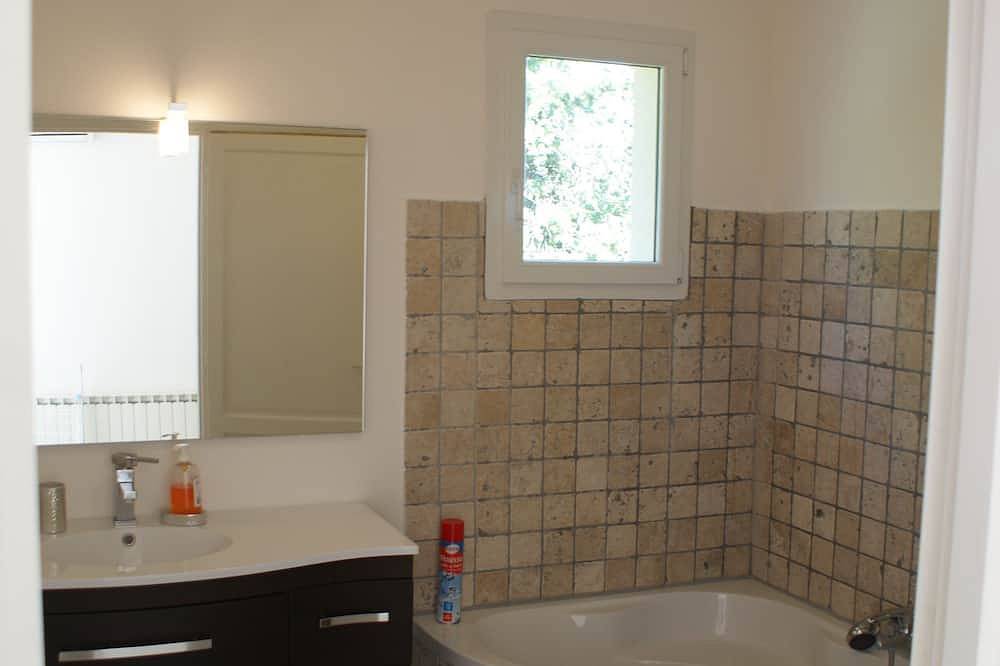 Appartement entier, Annexe de mas provençal avec jardin et piscine privee et chauffée in Orange, Vaucluse