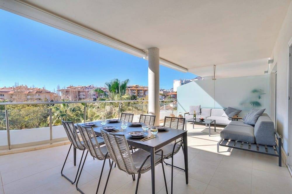 Entire apartment, Amazing spacious apartment - Reserva Del Higueron in La Capellania, Benalmádena