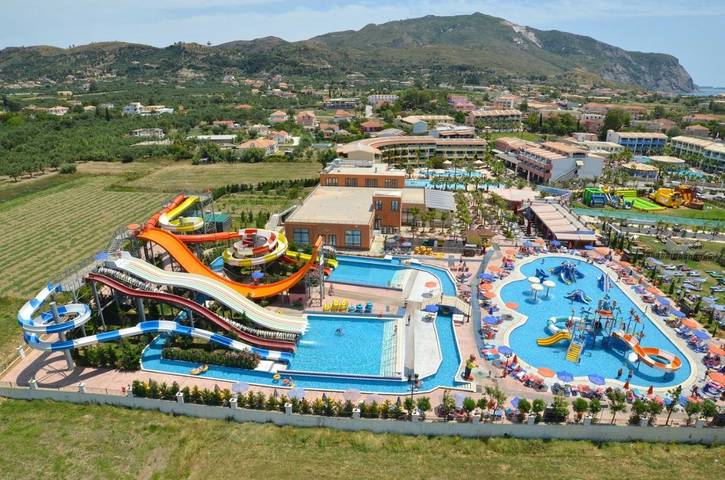 Hotel für 5 Personen, mit Ausblick und Pool sowie Kinderpool und Garten, kinderfreundlich in Kalamaki