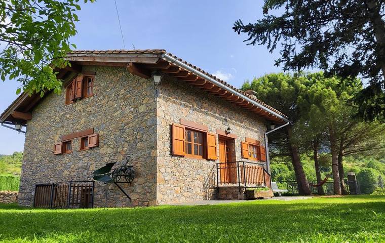 Casa rural para 4 personas, con jardín y vistas en Provincia de Lleida