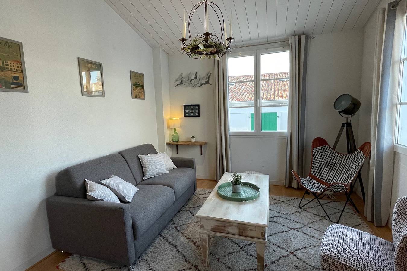 Appartement entier, Très lumineux nid avec terrasse dans le village in La Flotte, Île de Ré