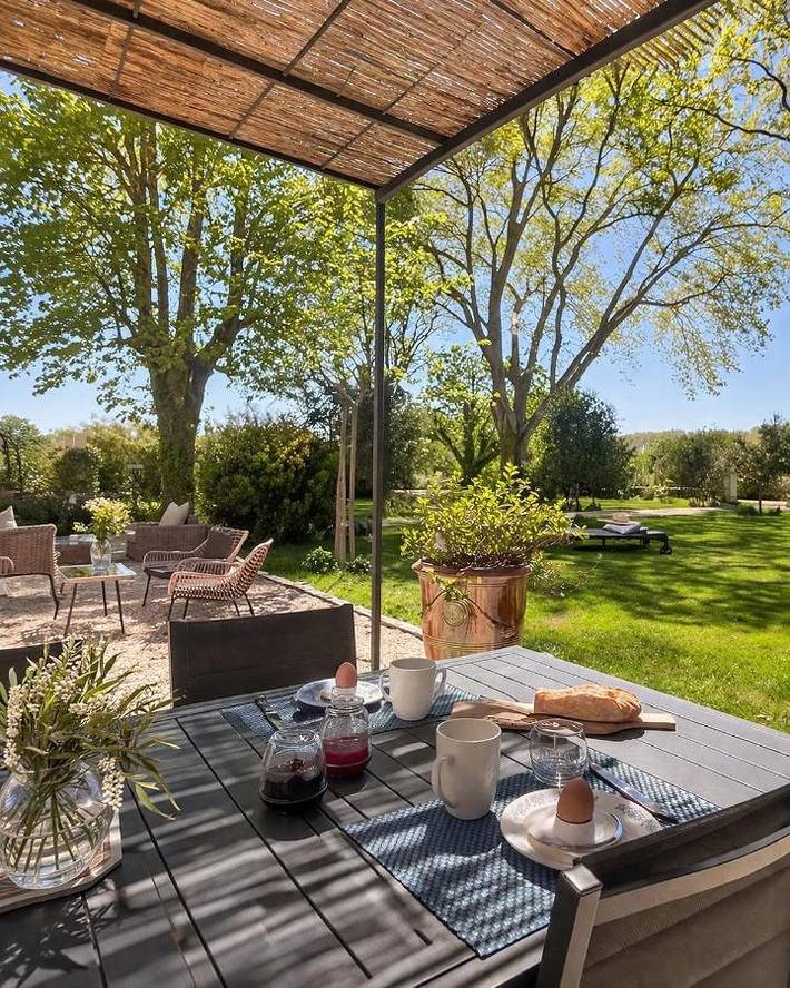 Chambre d’hôte pour 2 personnes, avec jardin ainsi que vue et piscine à Arles - 4