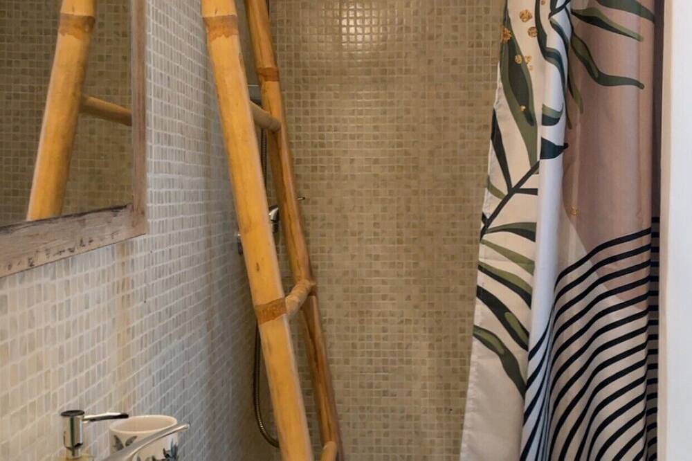 Entire apartment, Le Mas de la Confrérie: your chic Provencal retreat in the heart of the Côte d'Azur in La Colle-sur-Loup, Cannes region