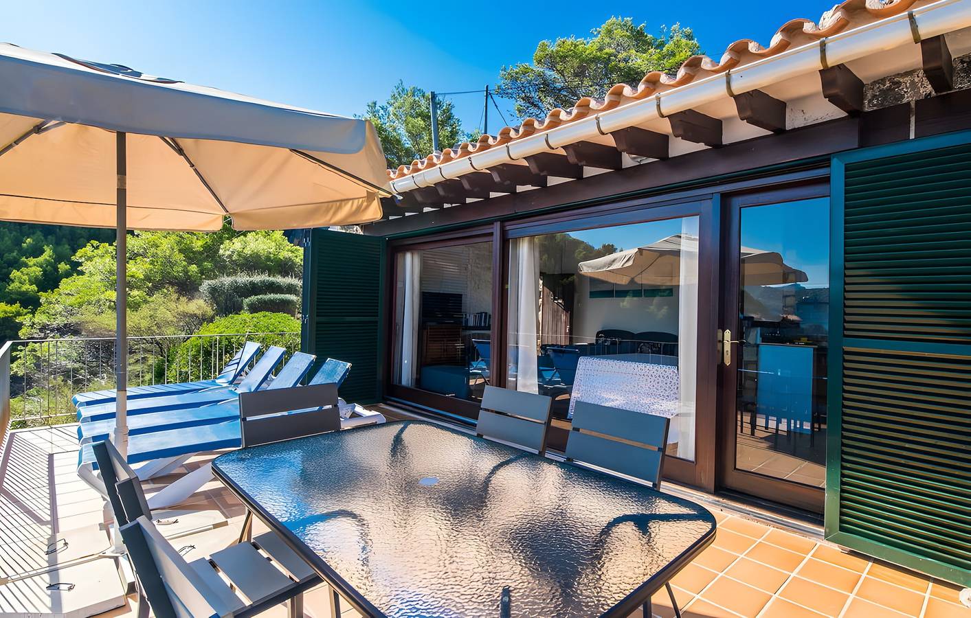 Casa de vacaciones 'Cala Deia' con vistas al mar, Wi-Fi y aire acondicionado in Cala Deià, Deyá