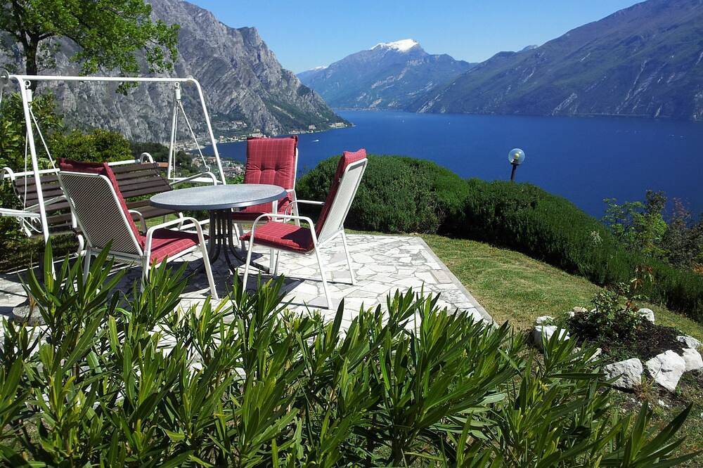 Villa mit eigenen Pool und freiem See- und Bergblick in Bassanega, Tremosine