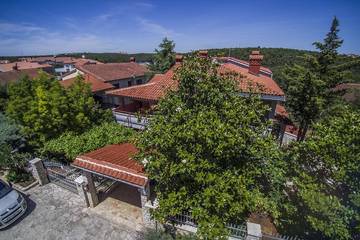 Villa für 4 Personen, mit Garten und Balkon in Medulin
