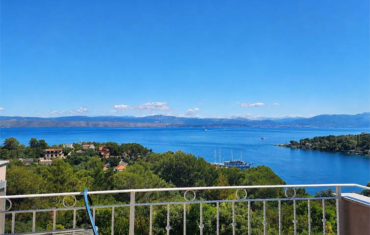 Ganze Ferienwohnung, Modernes 2-Zimmer-Apartment mit Pool, WLAN und Terrasse in der Nähe der Küste von Grohote in Šolta (Split-Dalmatien), Rogac