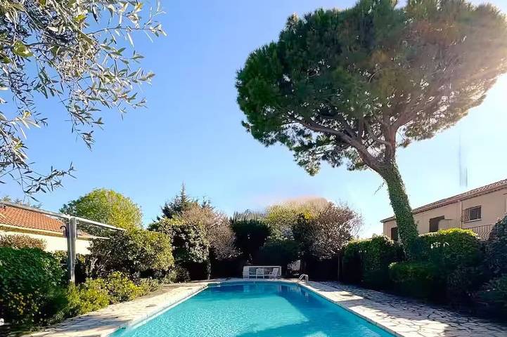 Villa pour 10 personnes, avec terrasse et jardin à Villeneuve-Loubet