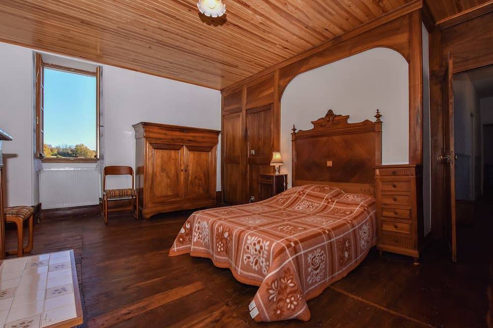 Charming Stay in Montfaucon in Montfaucon (Lot), Quercy