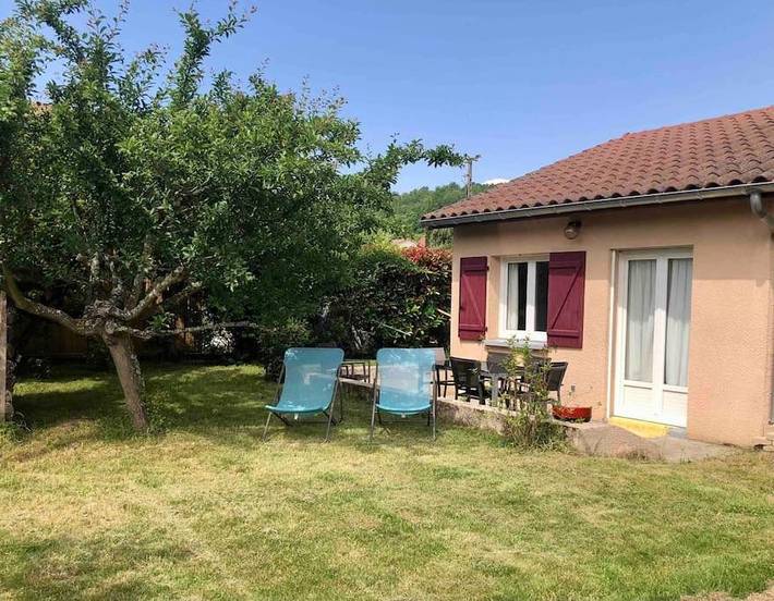 Gîte pour 4 personnes, avec jardin et piscine dans Cour-et-Buis