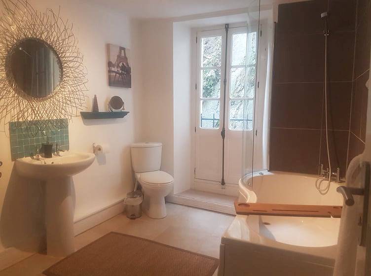 Echappée Chambres d'hôtes Axat Pays Cathare - Chambre bleue in Axat, Parc naturel régional Corbières-Fenouillèdes