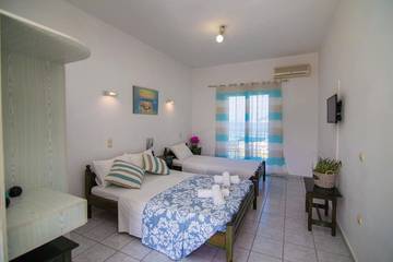 Apartment for 2 People in Keri, Laganas, Photo 4