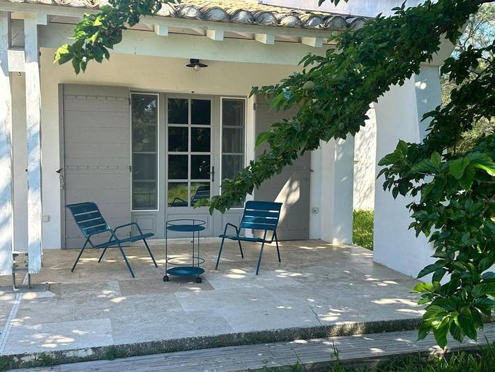Chambre d’hôte pour 14 personnes, avec vue et jardin ainsi que piscine et vue sur le lac à Saintes-Maries-de-la-Mer - 2