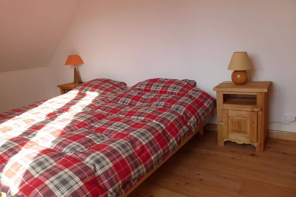 Chalet neuf  proche Briançon , très lumineux , donnant sur jardin in Puy-Saint-André, Serre Chevalier