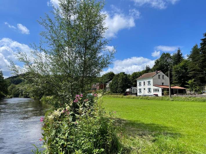 Location de vacances pour 24 personnes, avec Terrasse et Jardin dans Petit Coo